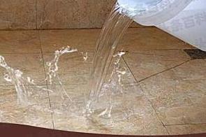琼中漏水维修 免砸砖防水材料该如何施工